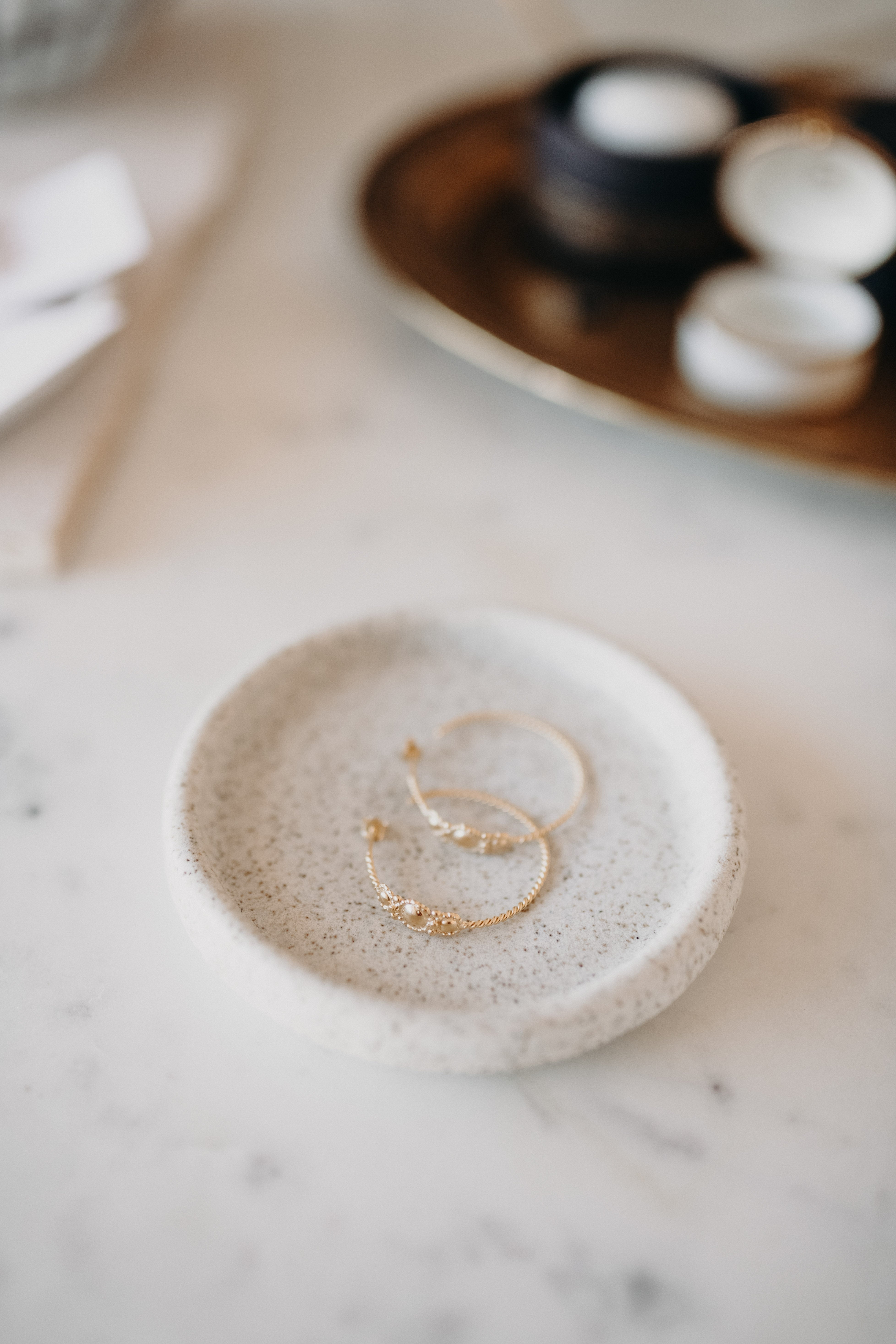 ROUND CERAMIC DISH