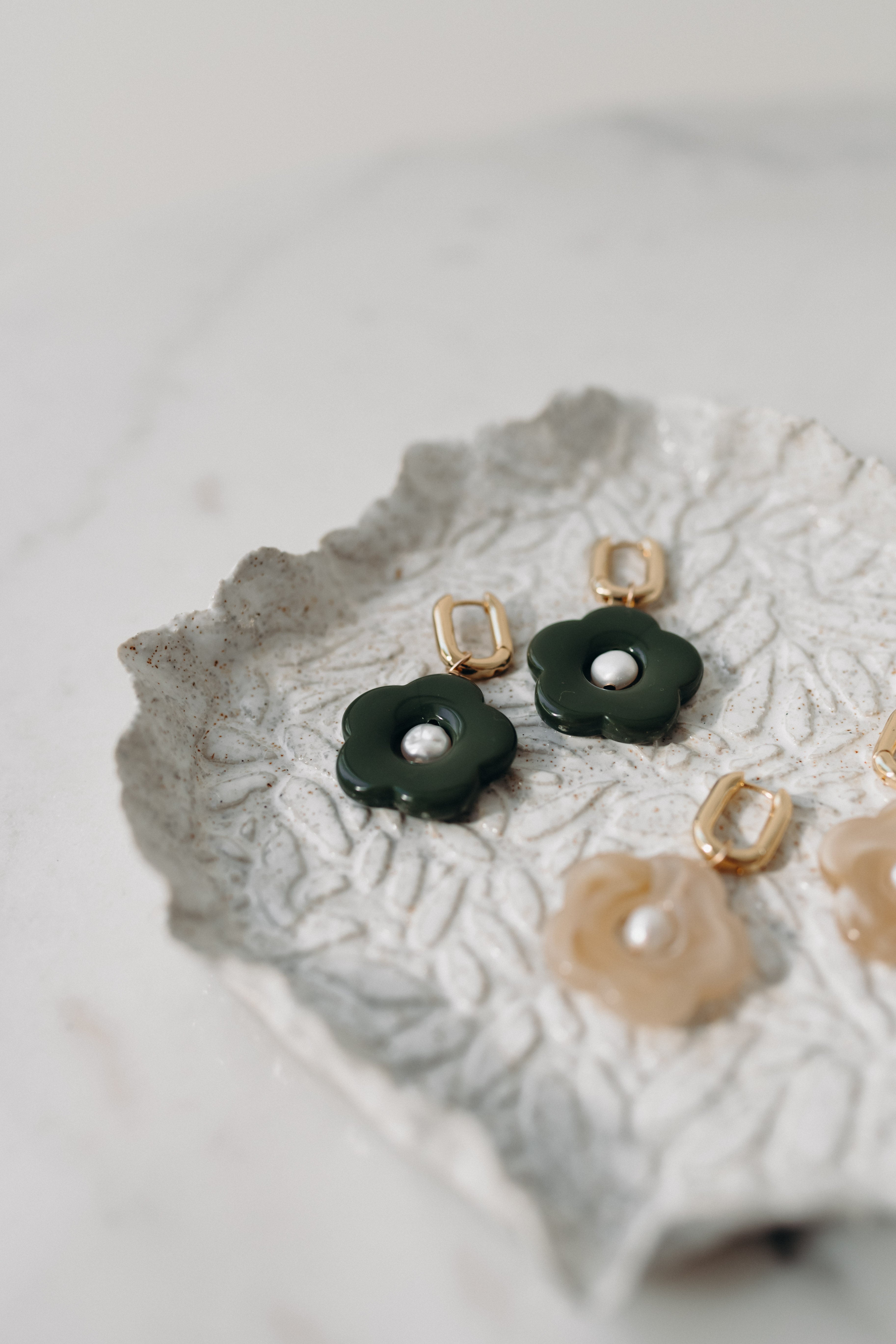 DAISY EARRINGS | GREEN