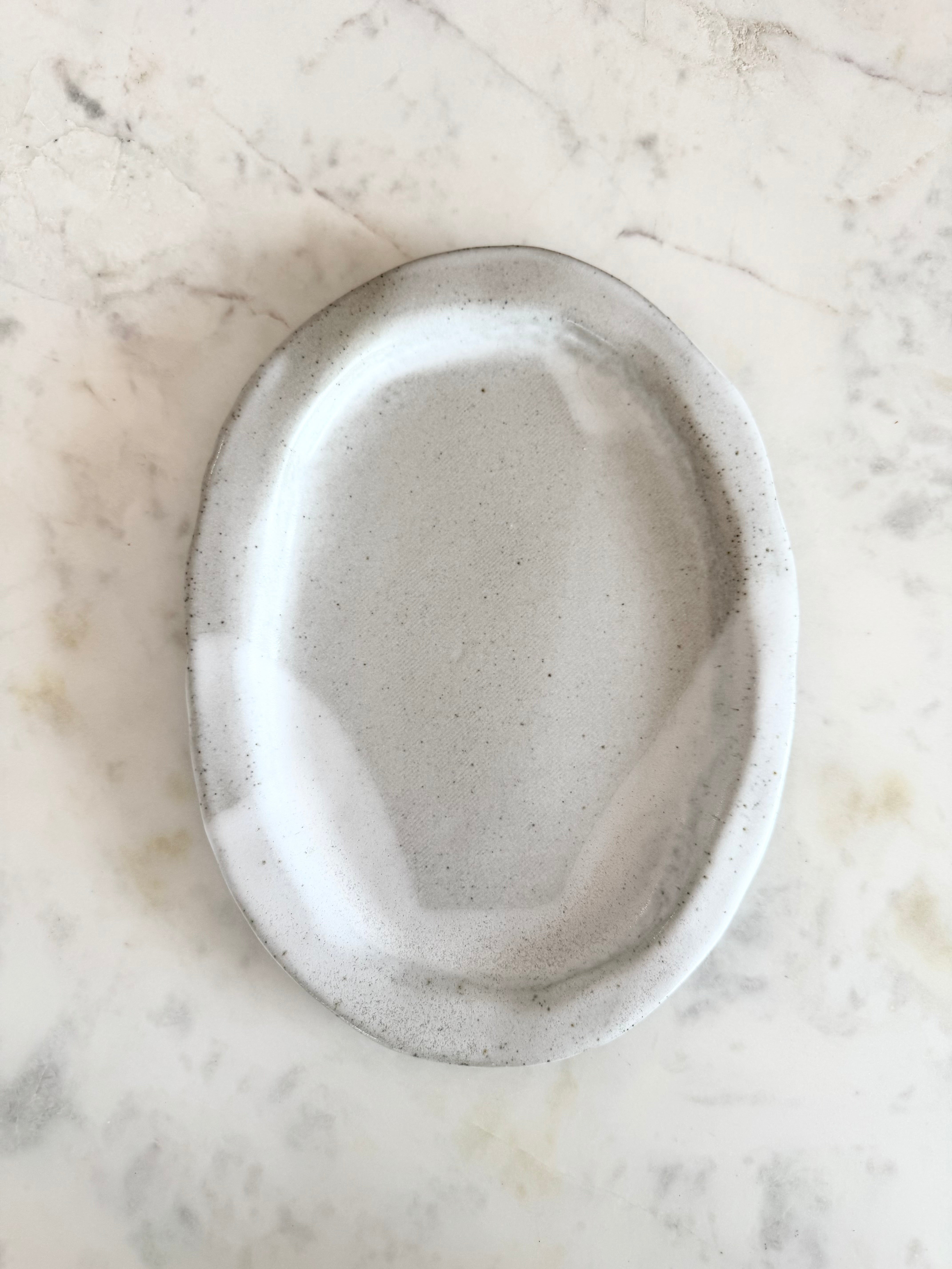 GREY & WHITE CERAMIC PLATE