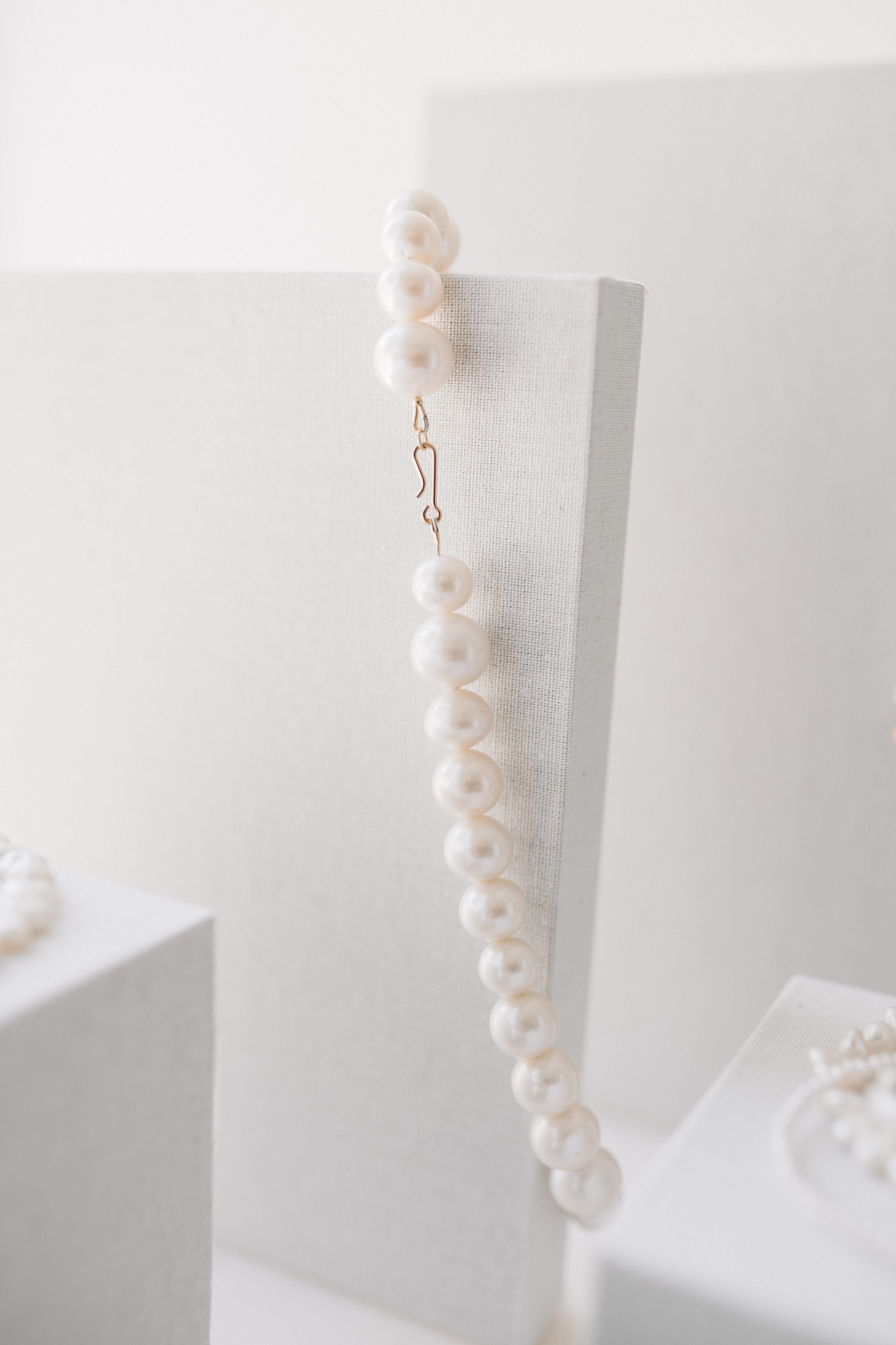 AVA PEARL NECKLACE