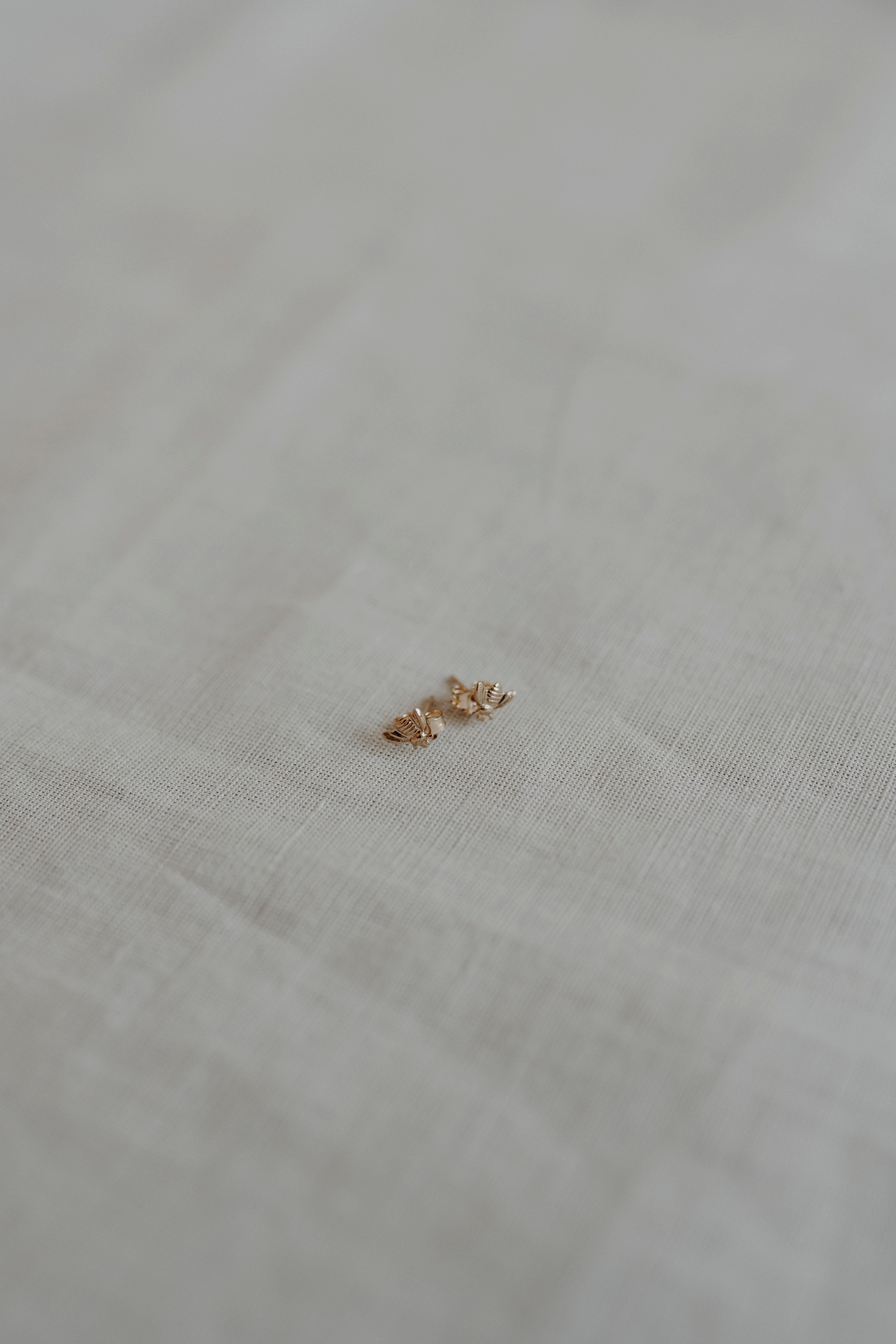 BEE STUDS | GOLD