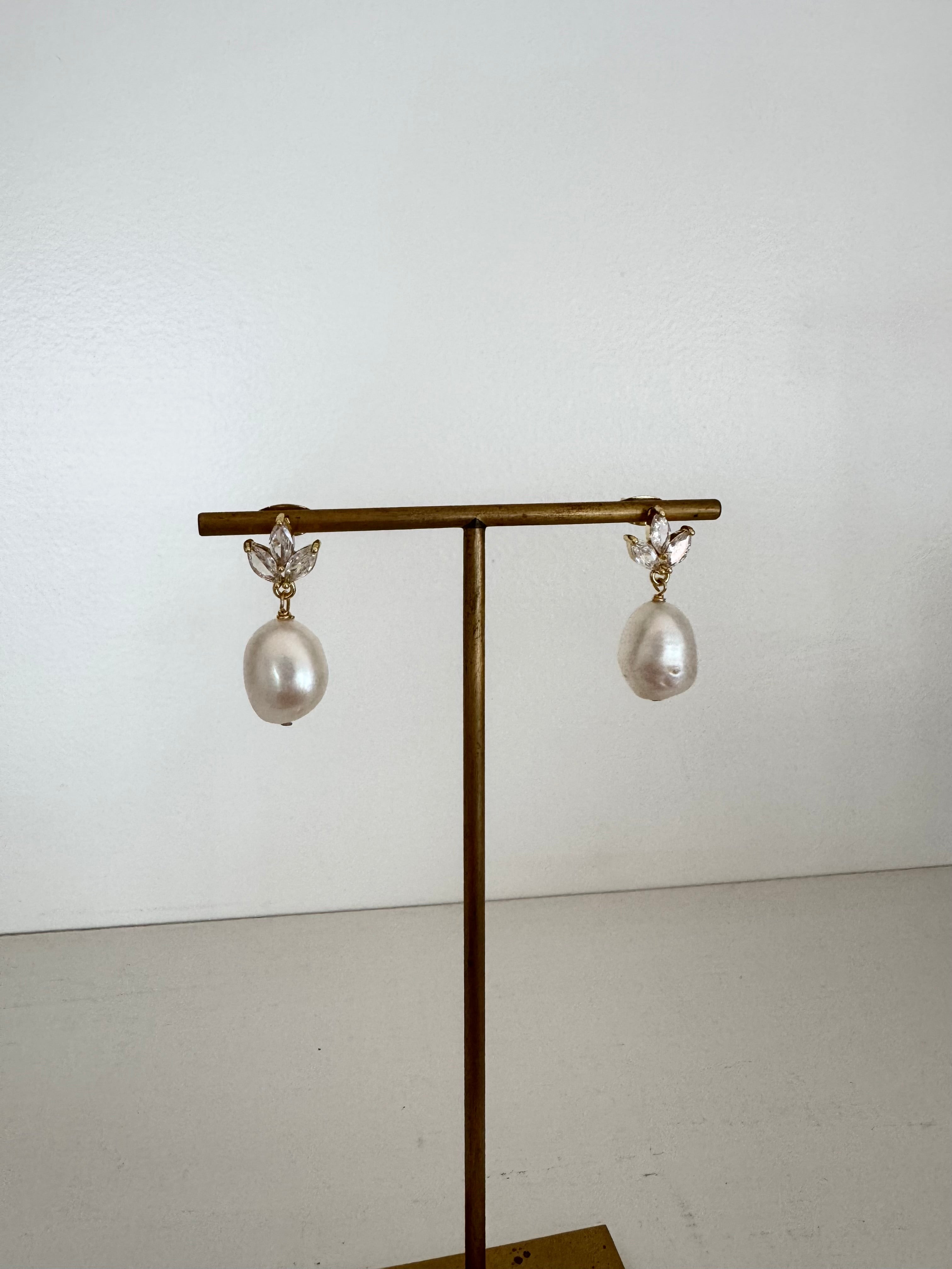 PETAL CZ PEARL EARRINGS