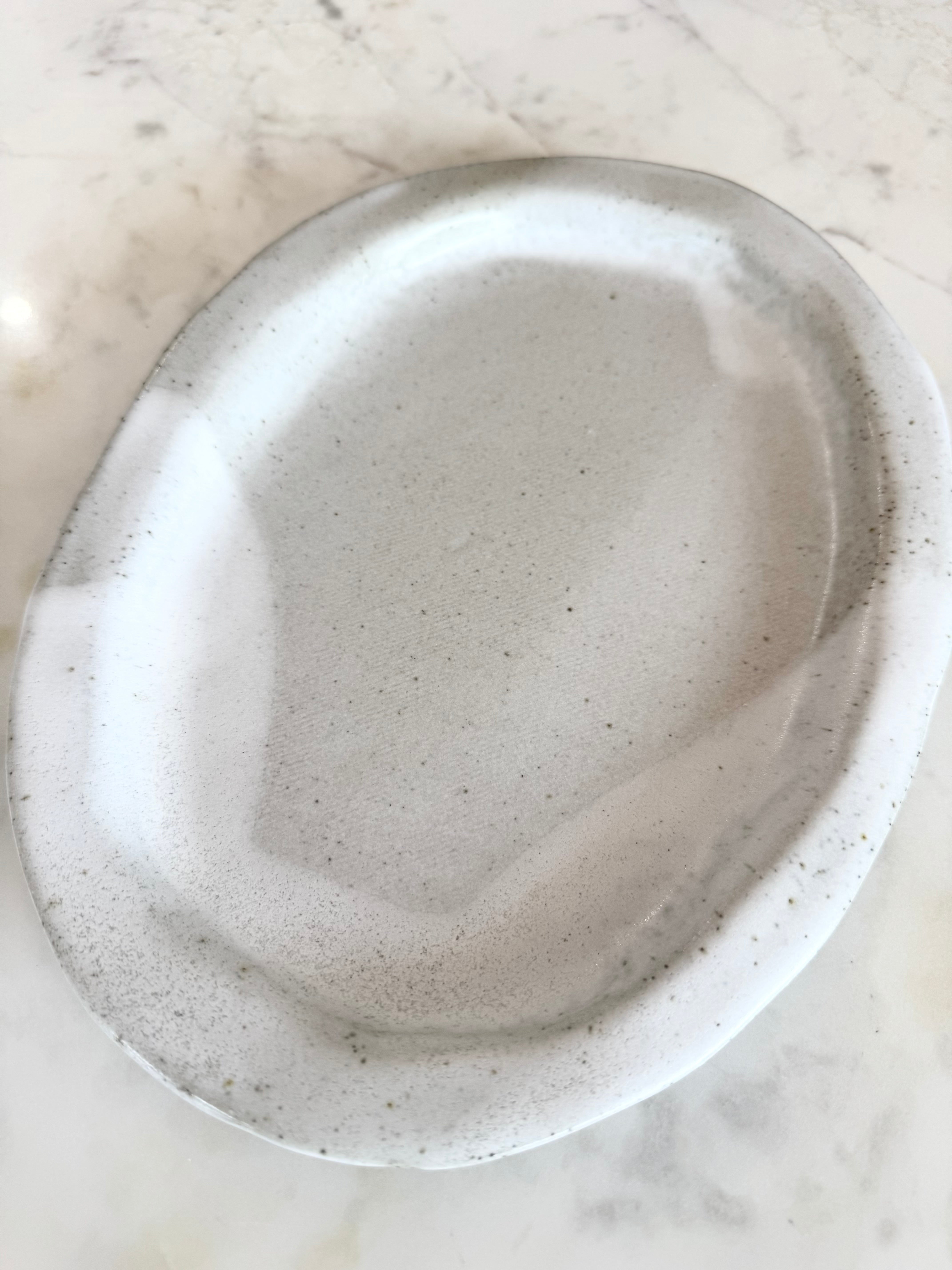GREY & WHITE CERAMIC PLATE