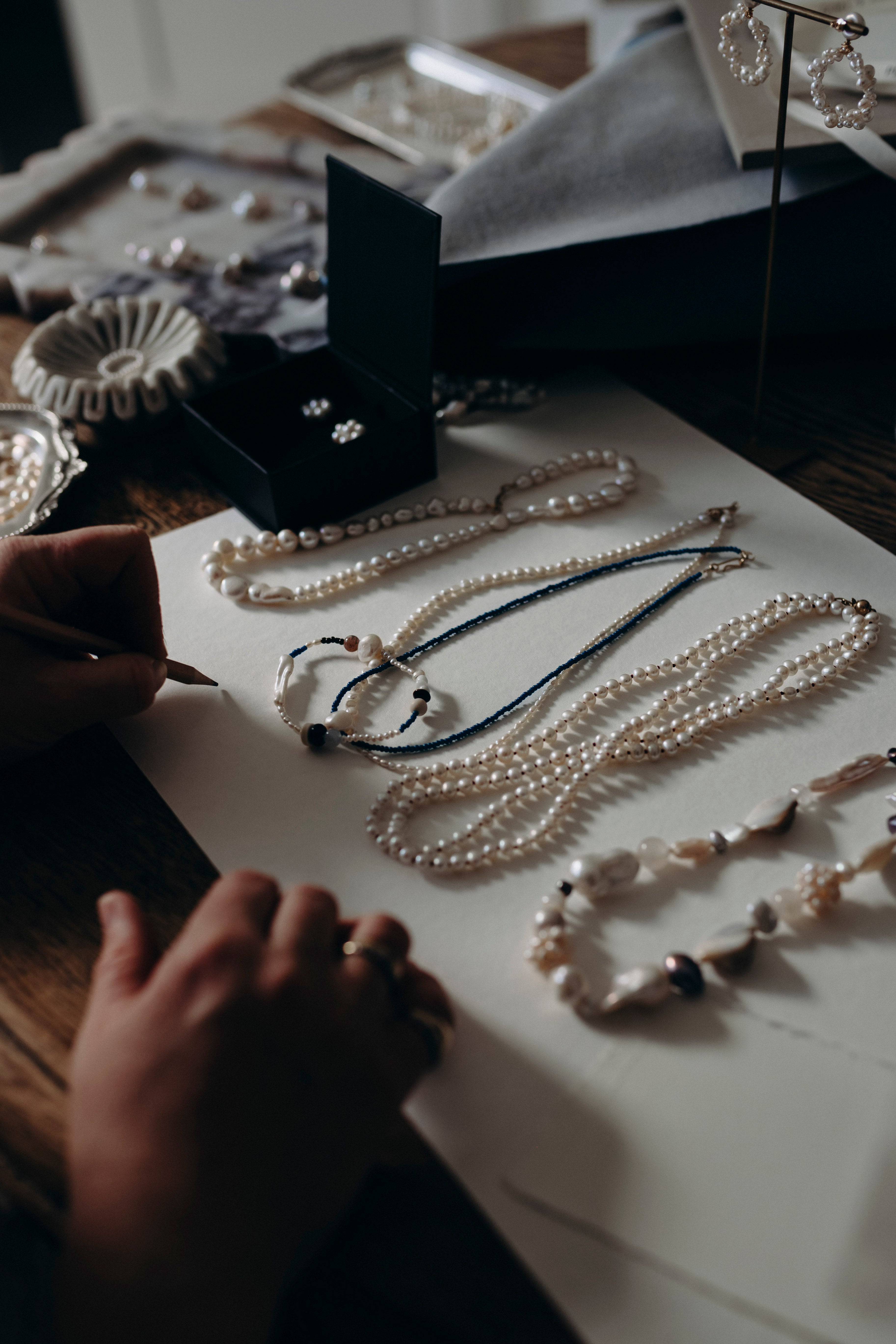 KNOTTED PEARL NECKLACE