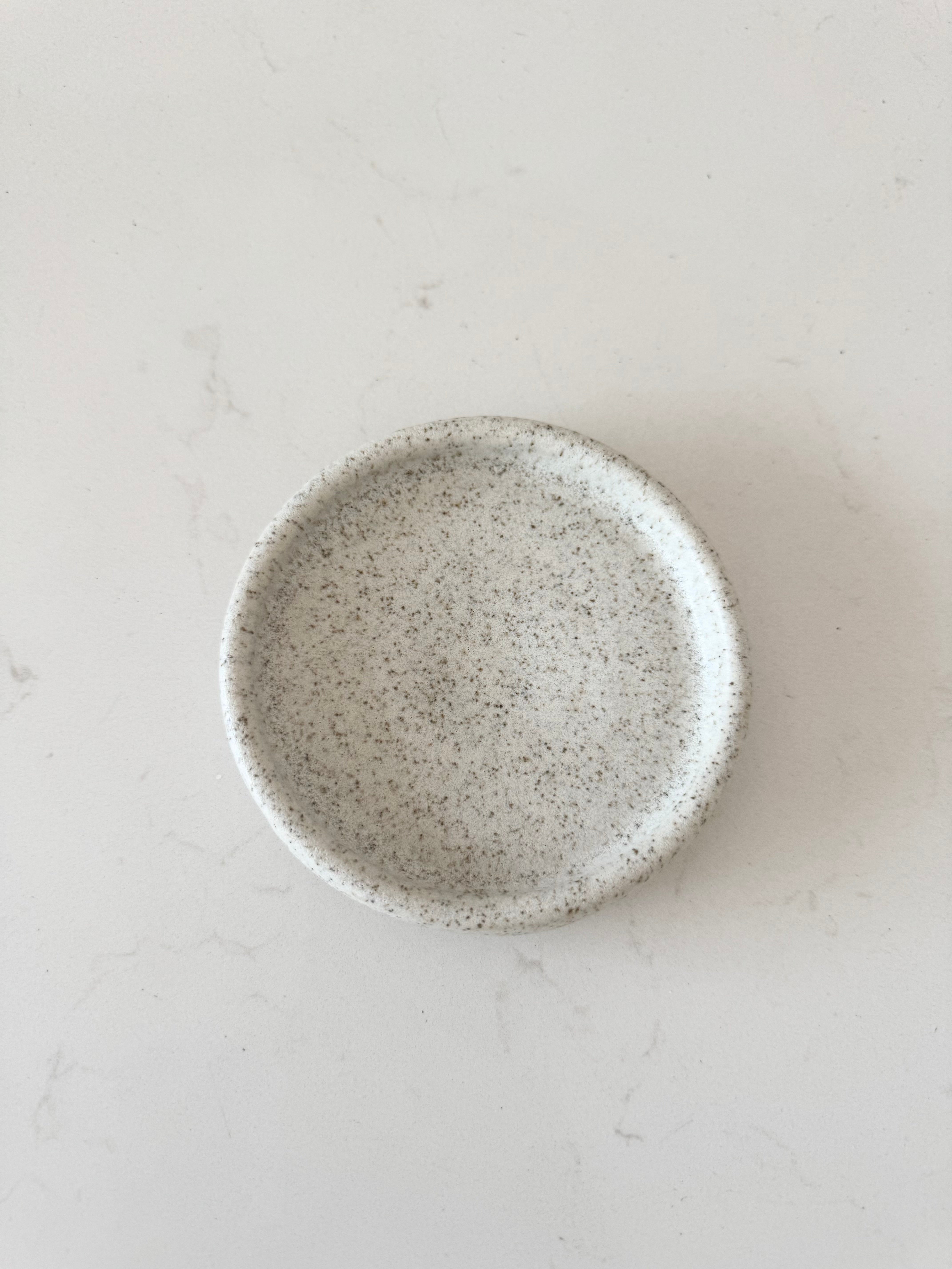ROUND CERAMIC DISH