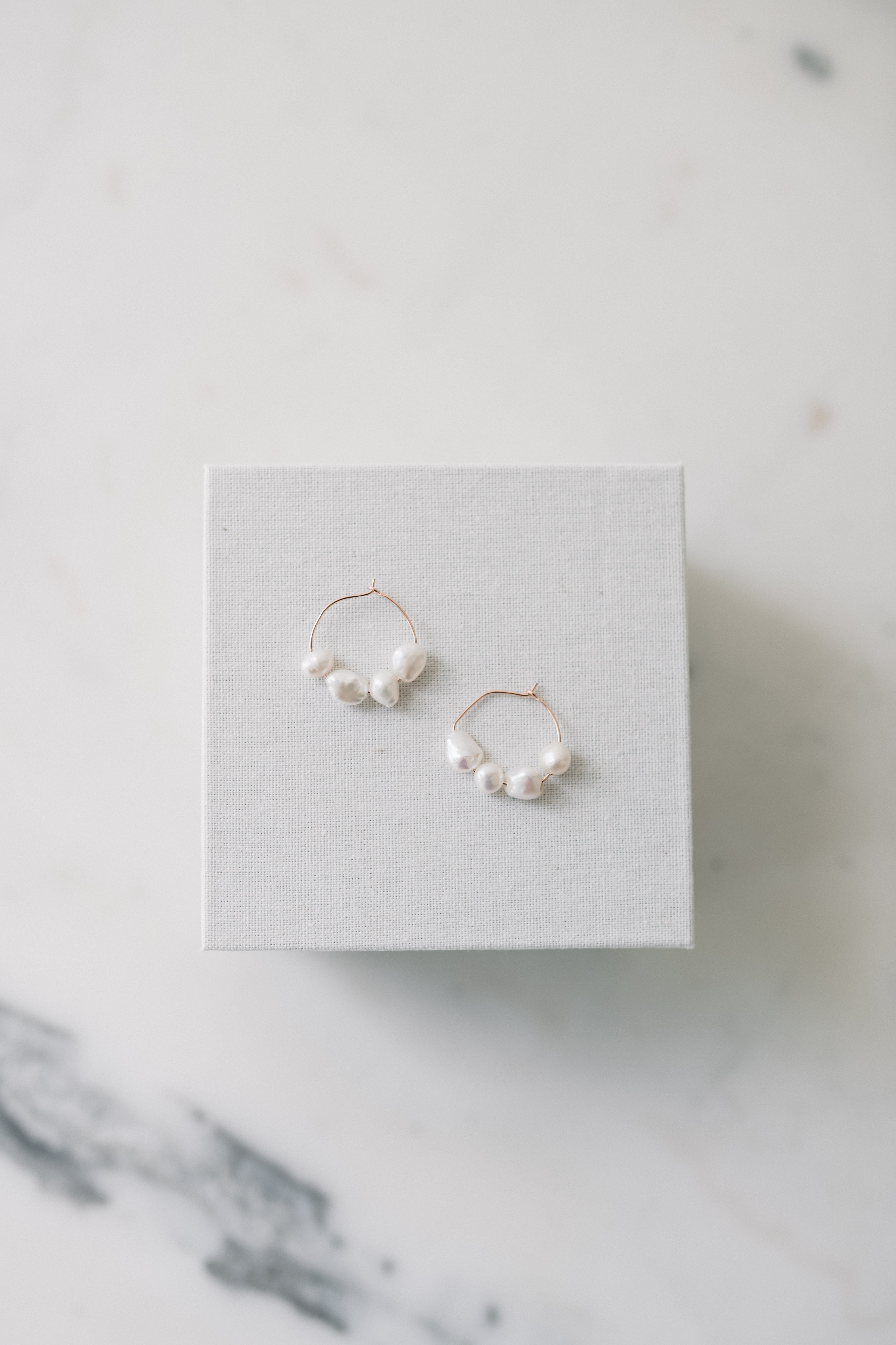 CLEO PEARL HOOP EARRINGS